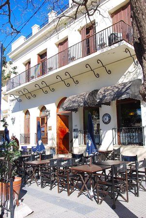 Caravati Cafe + Resto